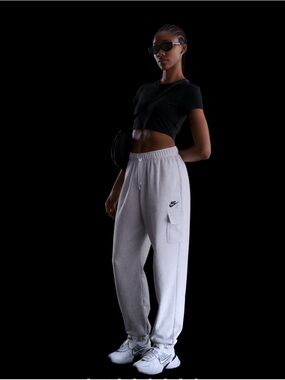 NWT Nike Sportswear Club Fleece Women’s Cargo sweatpants